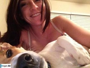 The cheerful young lady makes her selfie. Thumb 27