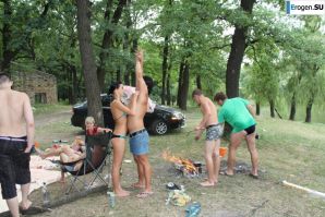 Гуляют девки, гуляют мужики. Эскиз 39