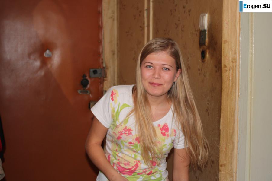 Краса на красном стуле. Фото 37