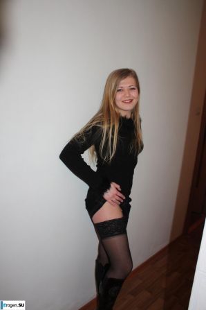 Beauty on the red chair. Thumb 11