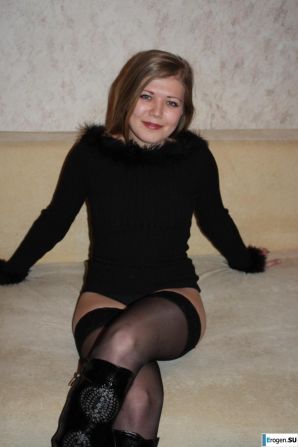 Beauty on the red chair. Thumb 18