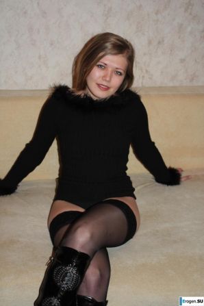 Beauty on the red chair. Thumb 19