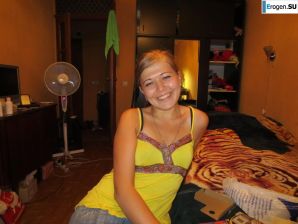 Beauty on the red chair. Thumb 36