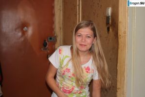 Beauty on the red chair. Thumb 37