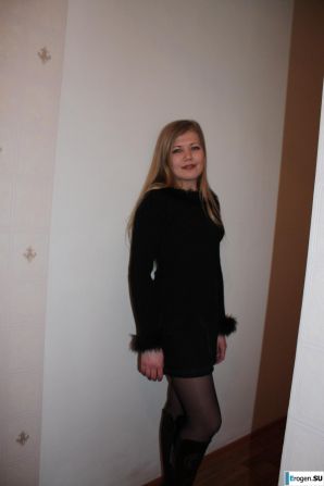 Beauty on the red chair. Thumb 7