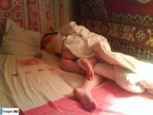 В кровати. Эскиз 16