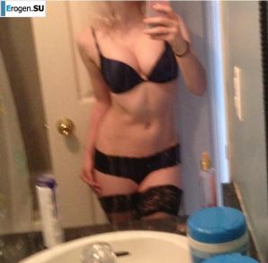 Позирует и развлекается. Эскиз 12