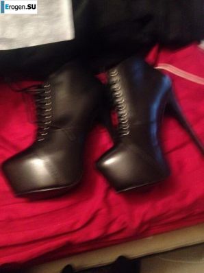 Позирует и развлекается. Эскиз 57