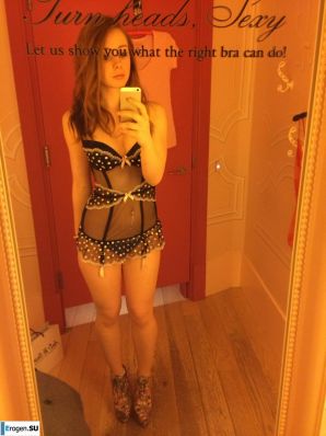 Позирует и развлекается. Эскиз 69