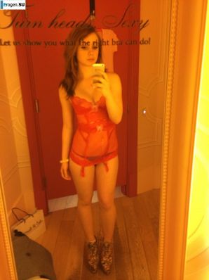 Позирует и развлекается. Эскиз 70