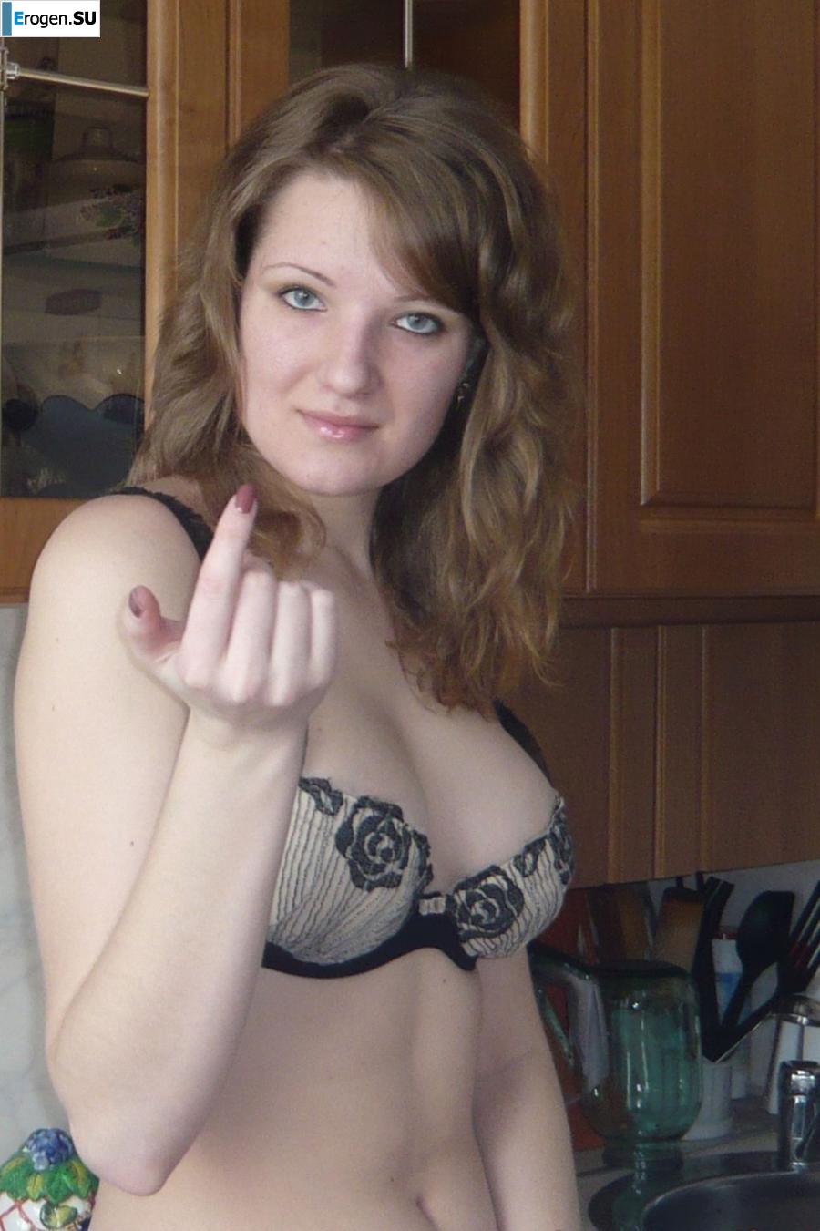 Few feminine charms . Photo 21