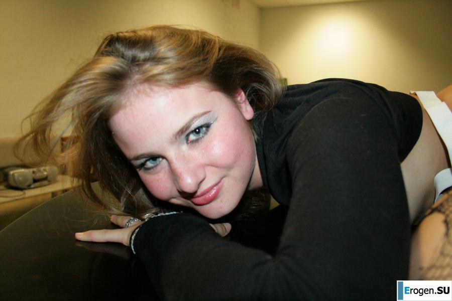 Музыкантка в драных колготках. Фото 7