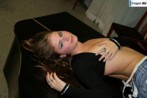 Музыкантка в драных колготках. Эскиз 13