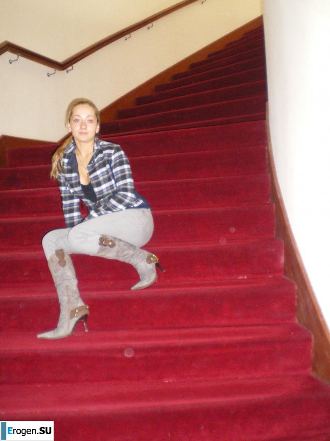 We're fooling around with girlfriends. Photo 17