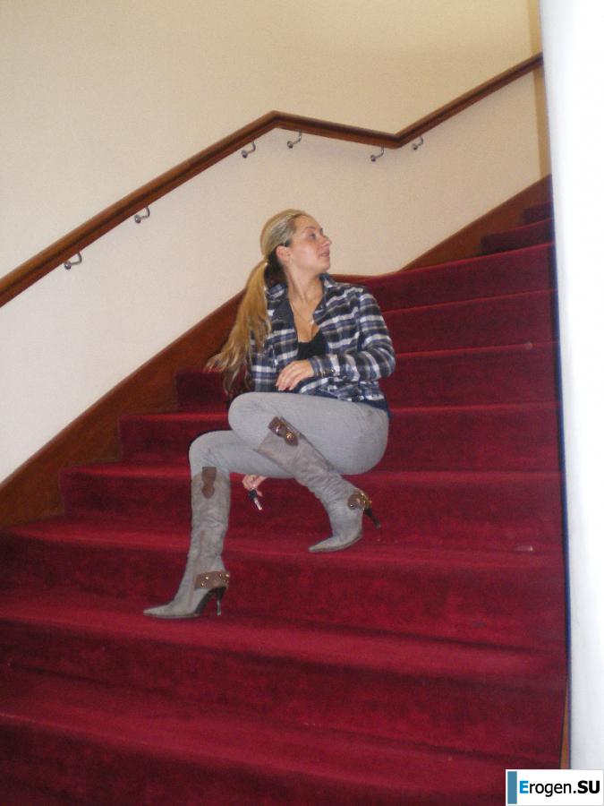 We're fooling around with girlfriends. Photo 18