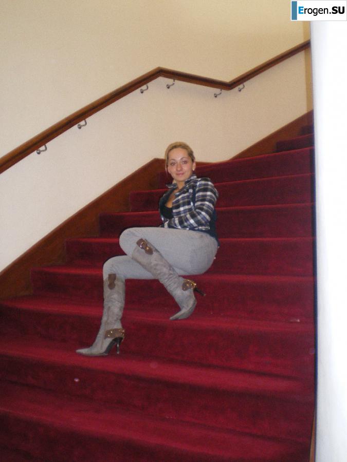 We're fooling around with girlfriends. Photo 19