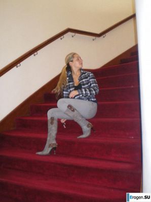 We're fooling around with girlfriends. Thumb 18