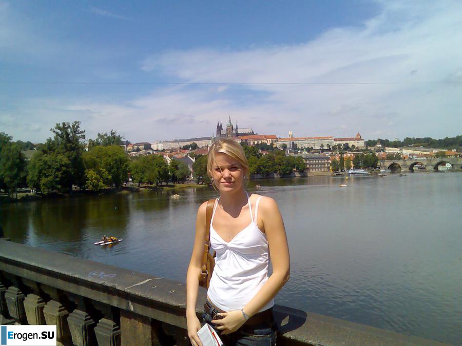 A young couple fooling around. Photo 20