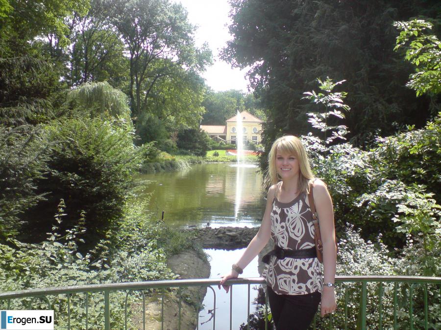 A young couple fooling around. Photo 34