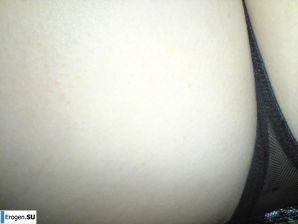 A young couple fooling around. Thumb 18