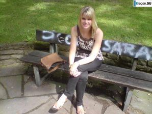 A young couple fooling around. Thumb 41