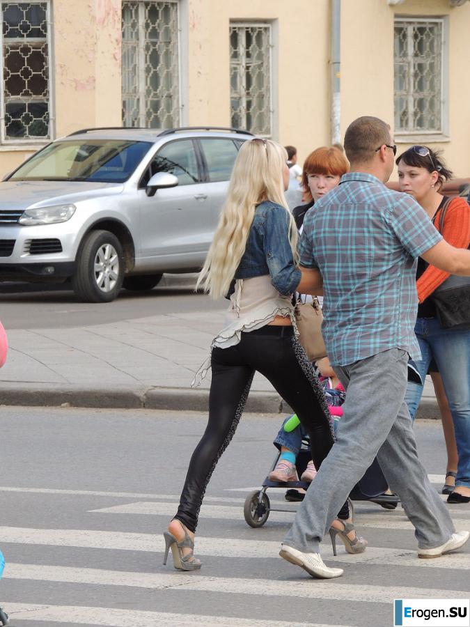 Some more girls in leggings. Photo 19