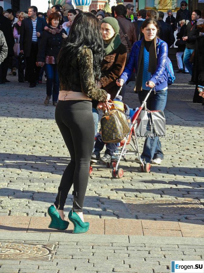 Some more girls in leggings. Photo 29