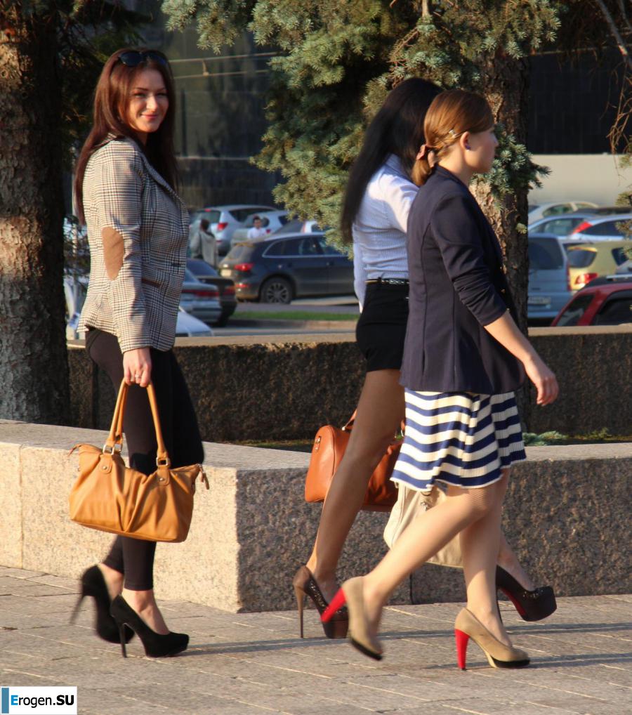 Some more girls in leggings. Photo 45