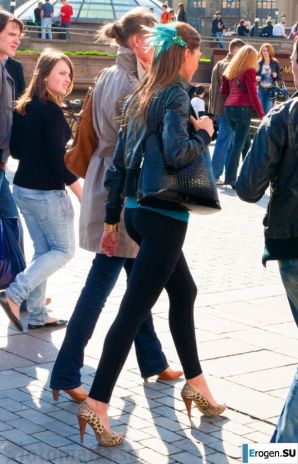 Some more girls in leggings. Thumb 39