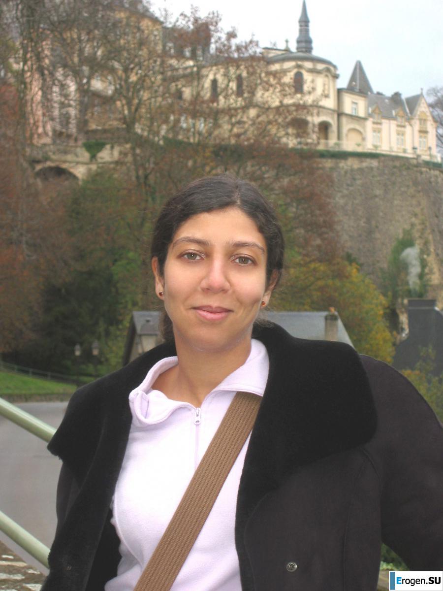 Modestly posing. Photo 37