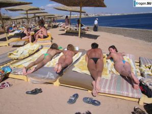 Лежим себе, загораем. Эскиз 34