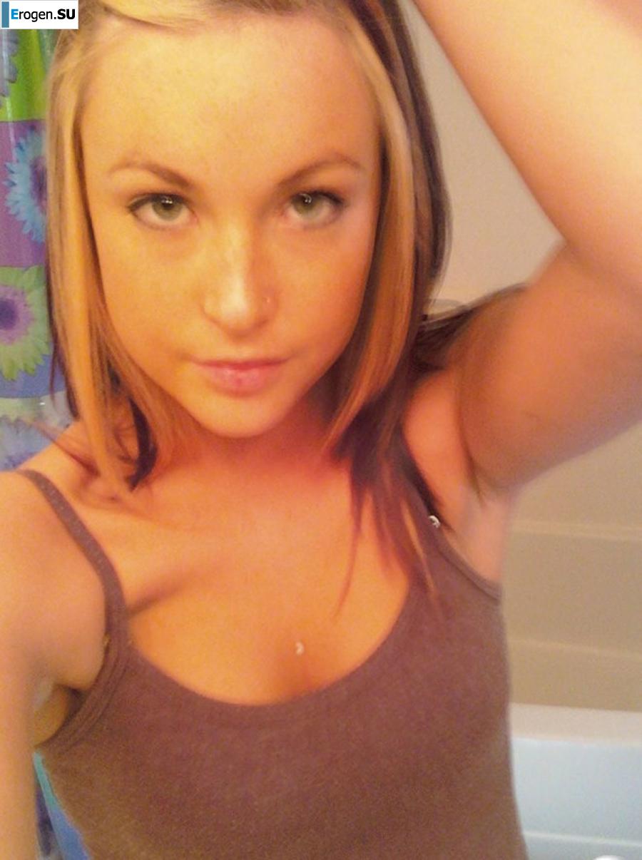 naked brunette. Photo 53