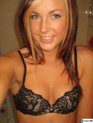 голая брюнетка. Эскиз 39