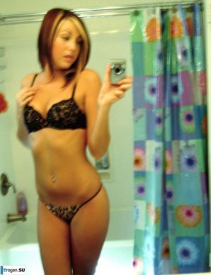 голая брюнетка. Эскиз 40