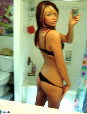 голая брюнетка. Эскиз 42