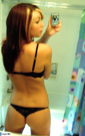 голая брюнетка. Эскиз 44