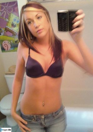 голая брюнетка. Эскиз 47