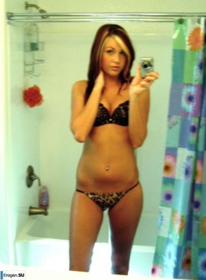 голая брюнетка. Эскиз 48