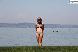 Вот как надо отдыхать на пляже. Эскиз 12