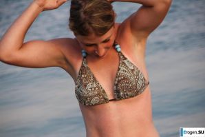 Вот как надо отдыхать на пляже. Эскиз 21