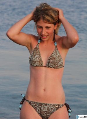 Вот как надо отдыхать на пляже. Эскиз 23