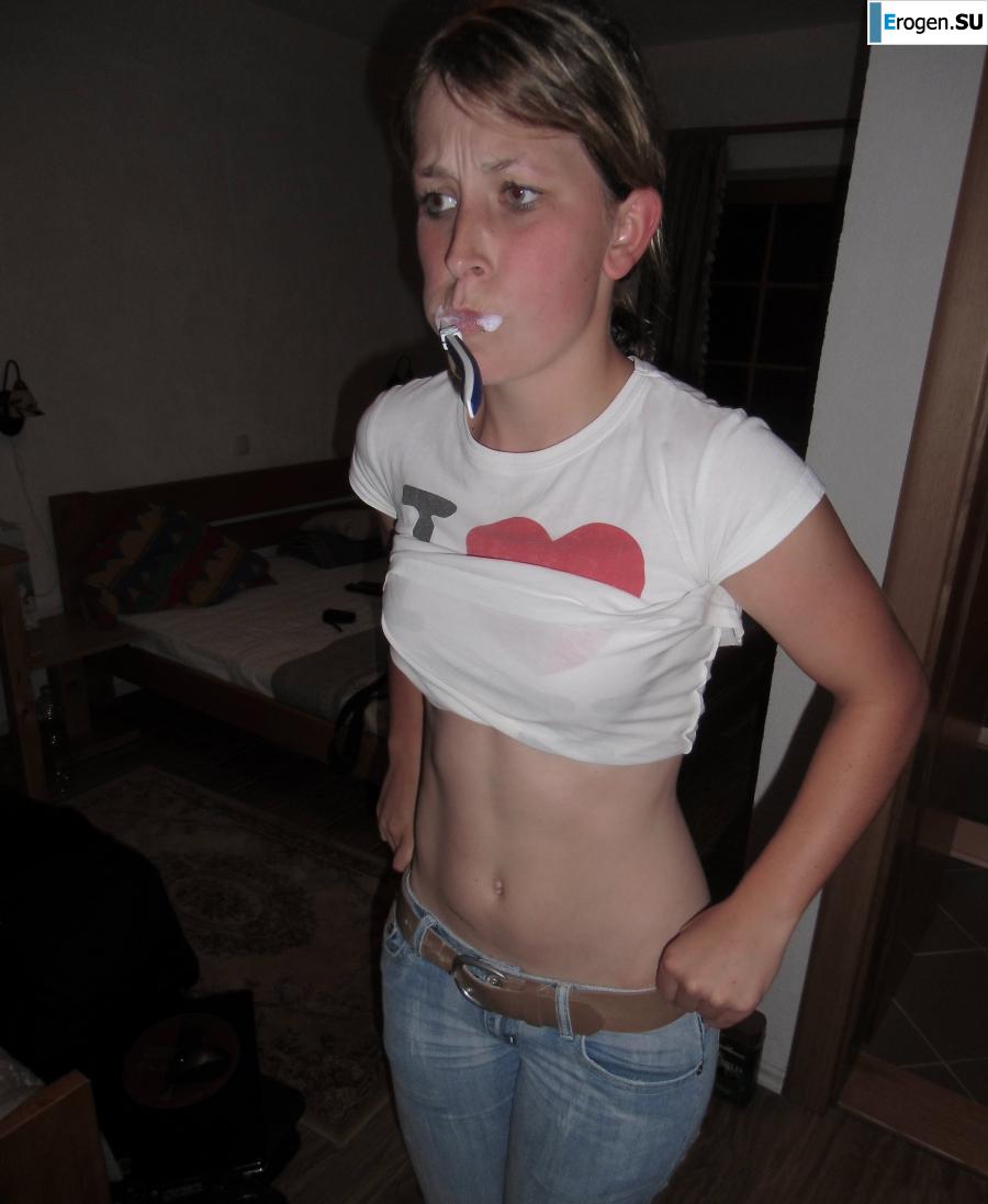 Голая в ванной. Фото 38