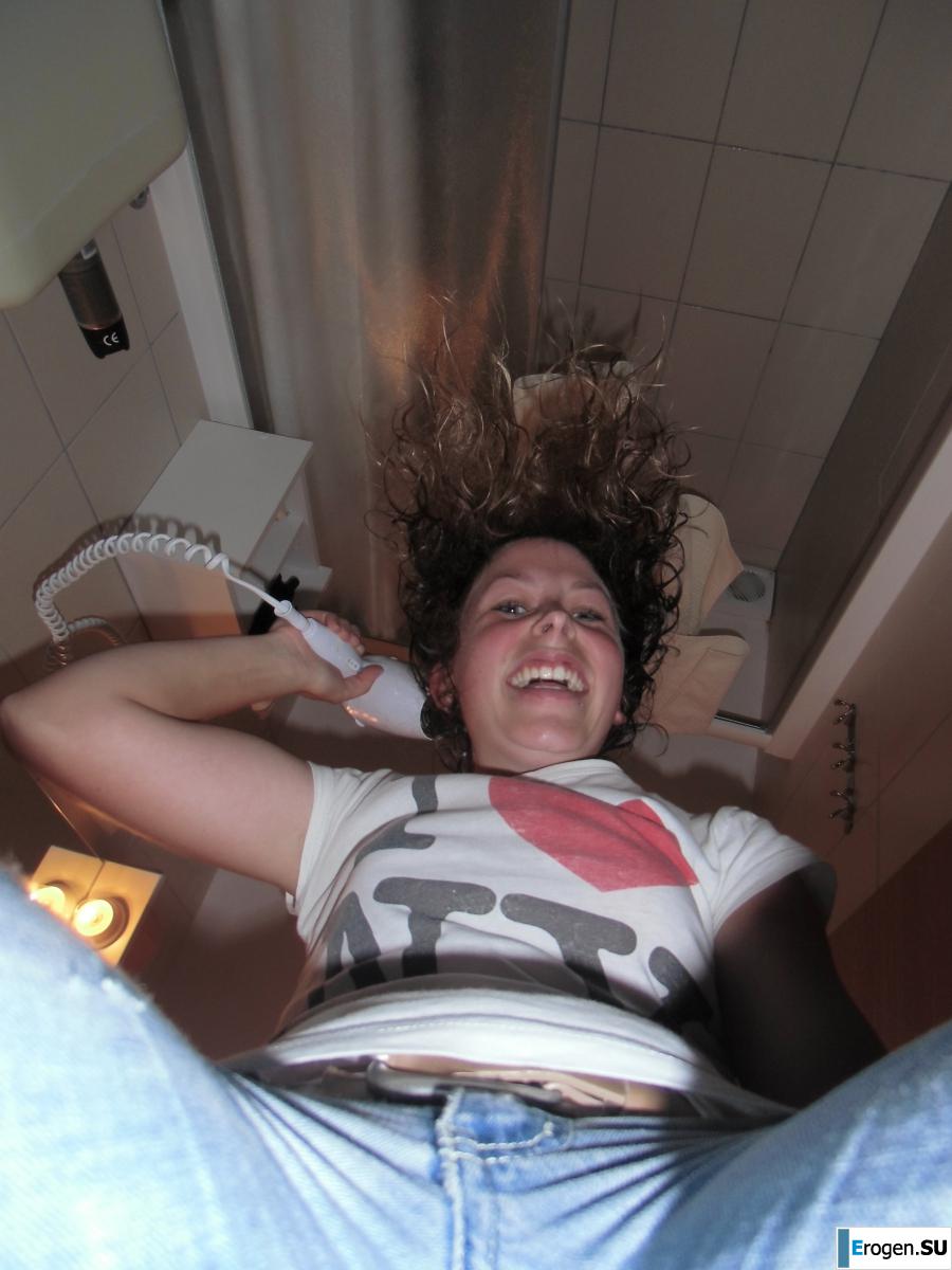 Голая в ванной. Фото 50