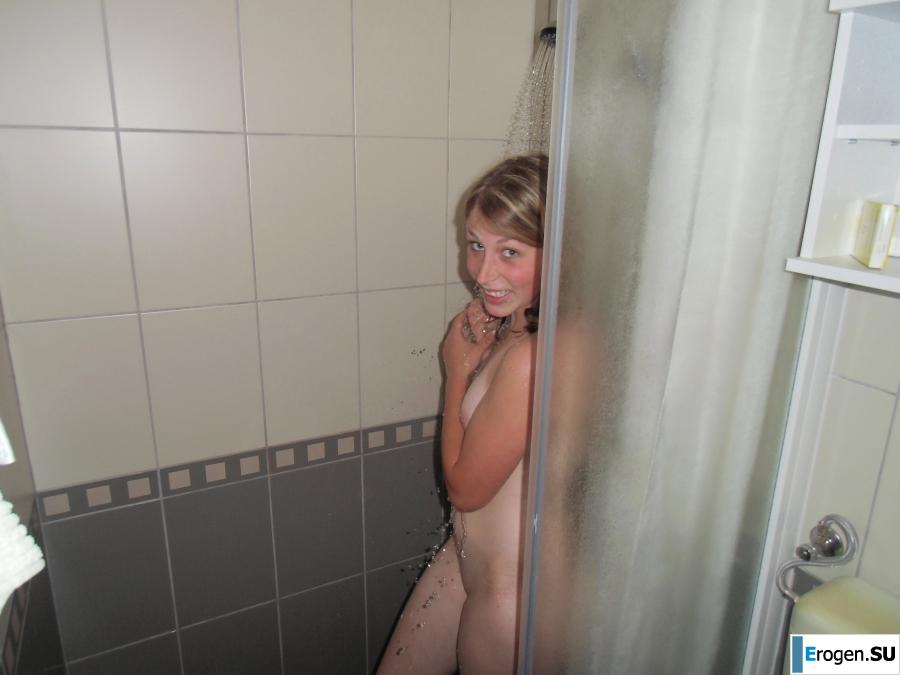 Голая в ванной. Фото 53