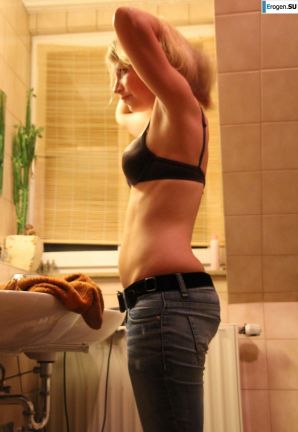 Naked in the bathroom. Thumb 32