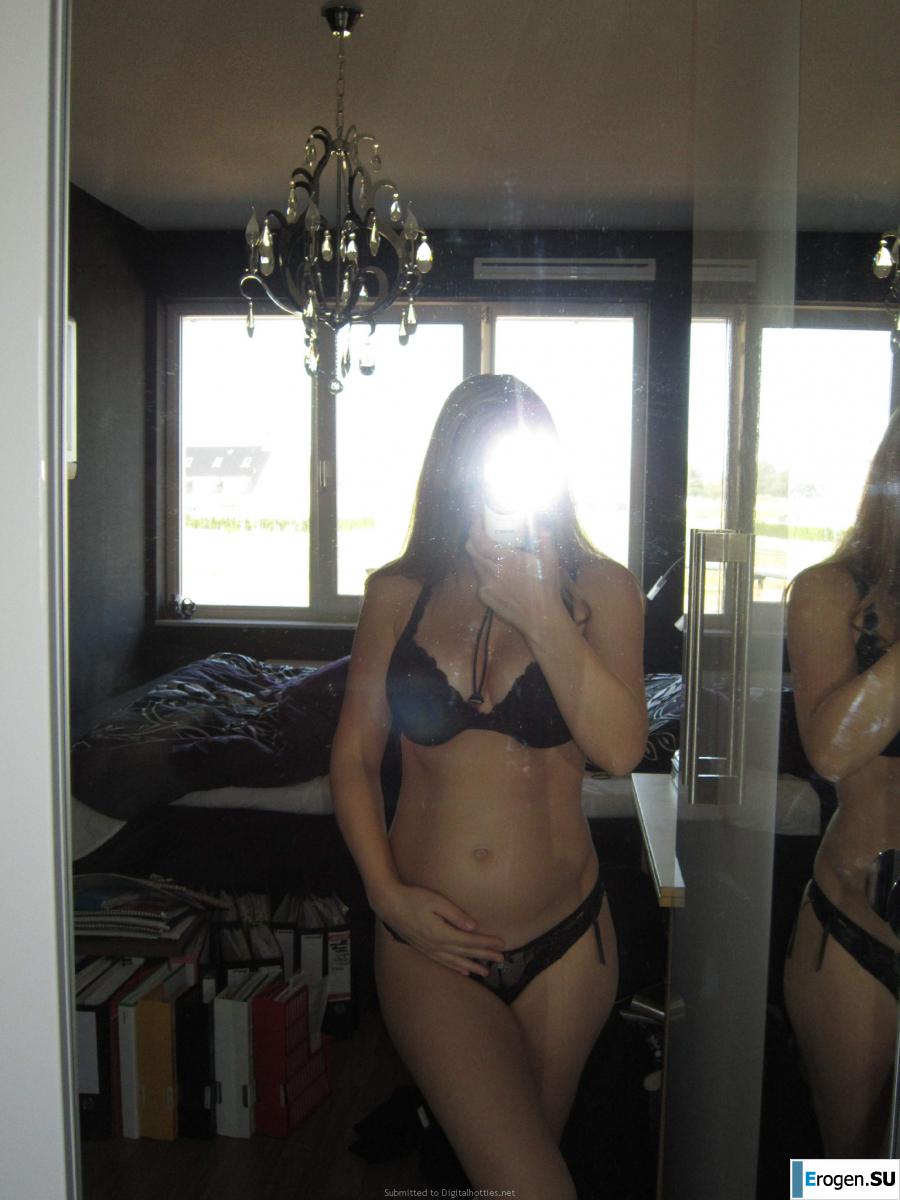 naked pregnant girl. Photo 17