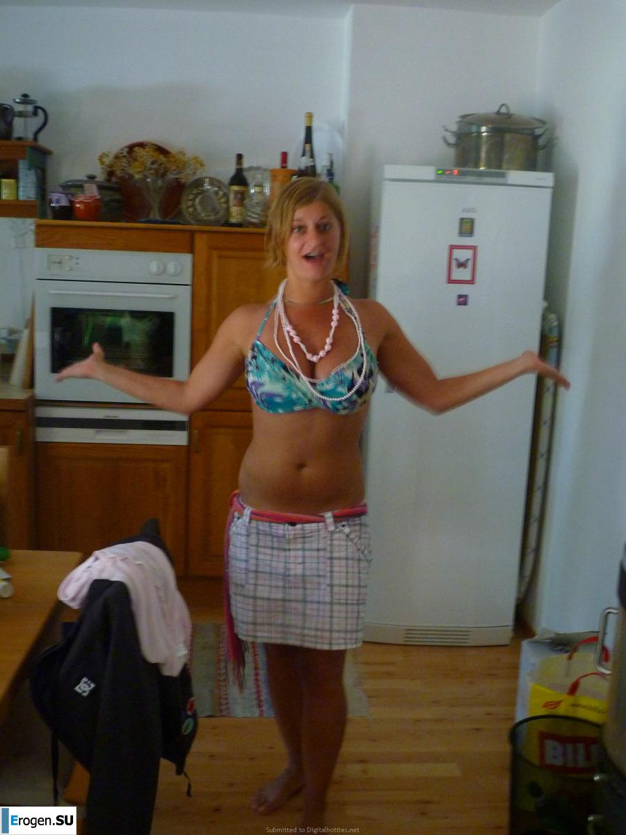 naked girls on the beach. Photo 12