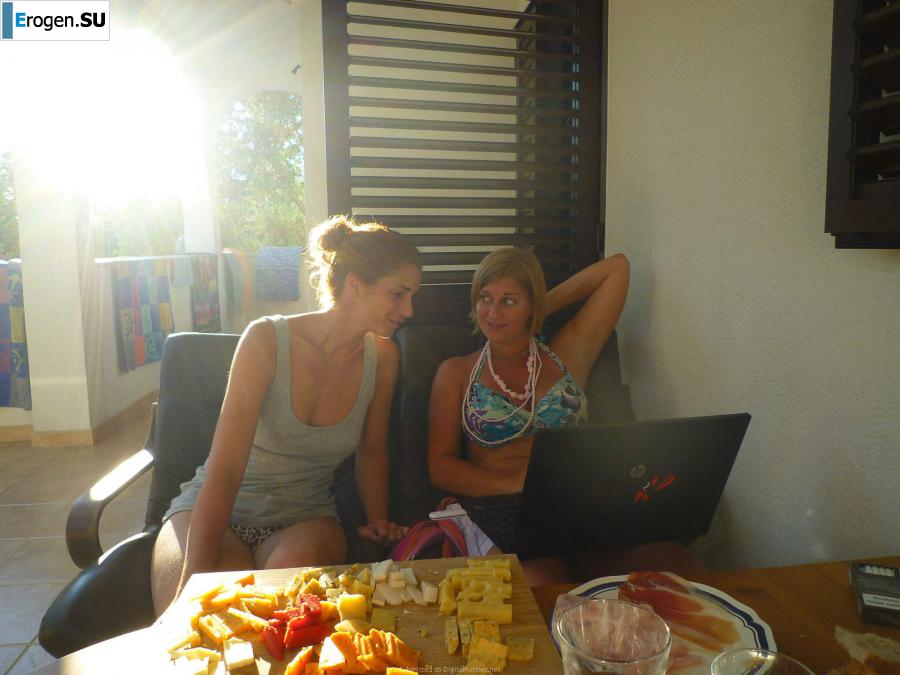 naked girls on the beach. Photo 14