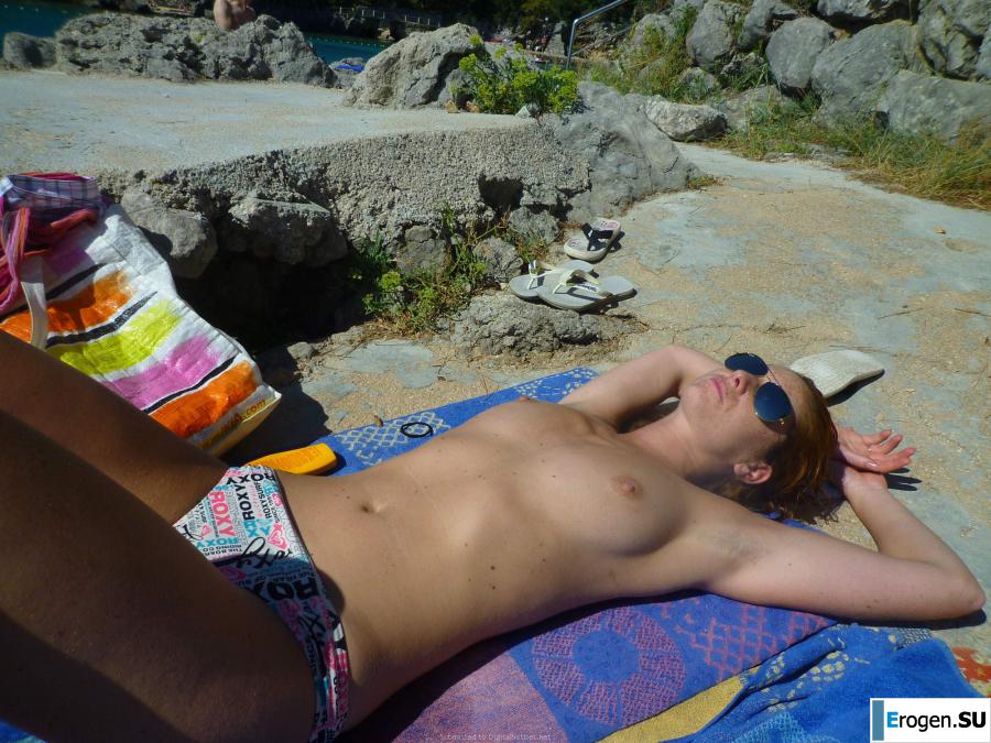 naked girls on the beach. Photo 5