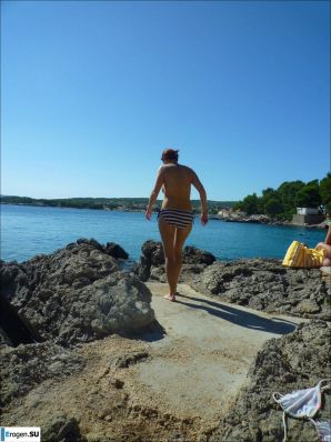 naked girls on the beach. Thumb 7